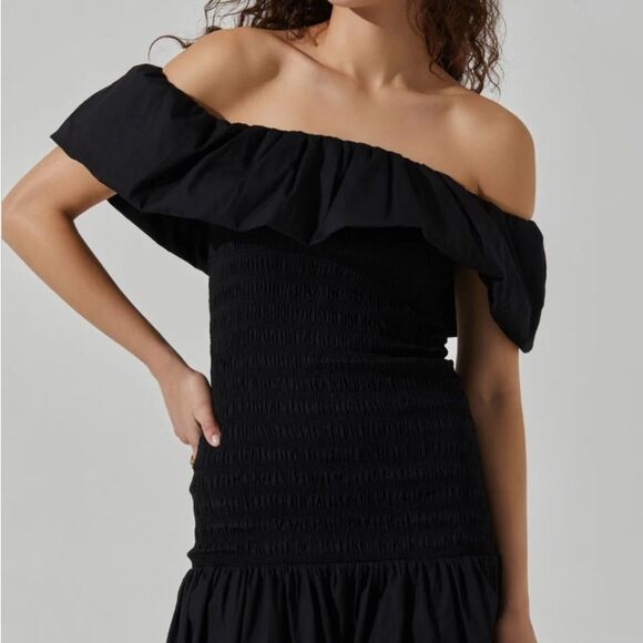 ASTR Shirred Off Shoulder Ruffle Dress Black Size XS - Picture 11 of 13